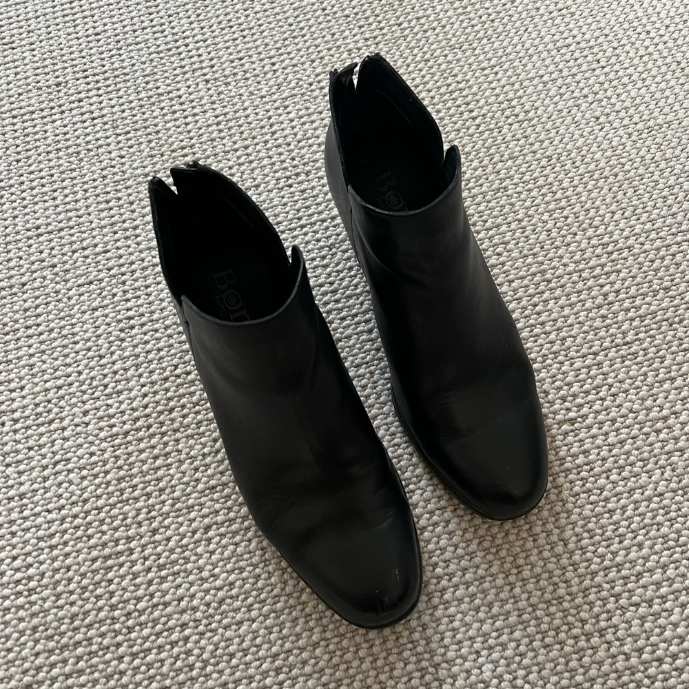 Born black leather ankle boots size 8 very good condition